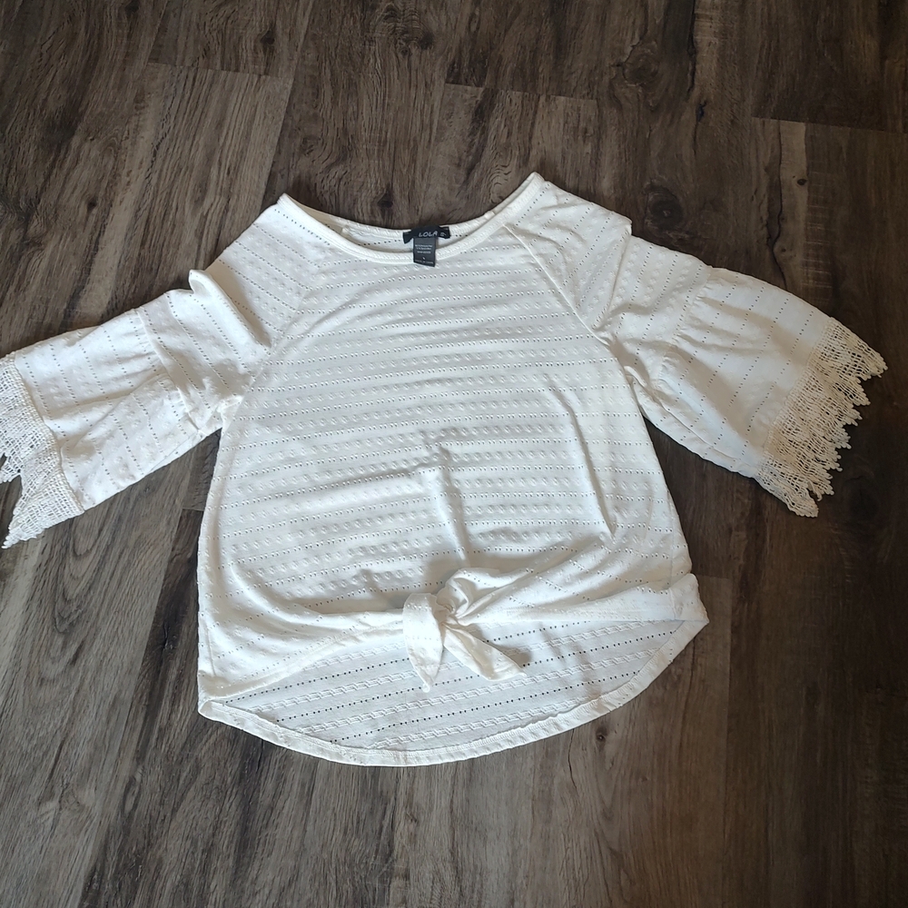 Women's White Lace Sleeve Top